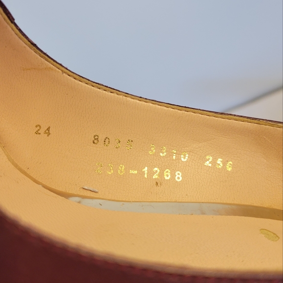 Retro ANDREA burgundy pumps with gold detail - Picture 7 of 12